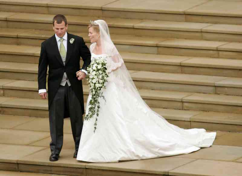 Autumn Kelly llevó un vestido de Sassi Holford en su boda con Peter Phillips en 2008