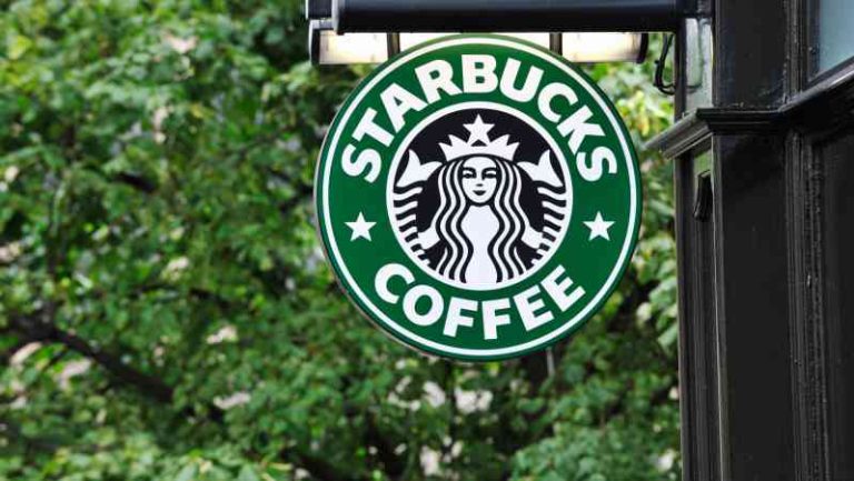 Starbucks abrirá 100 tiendas más en el Reino Unido.